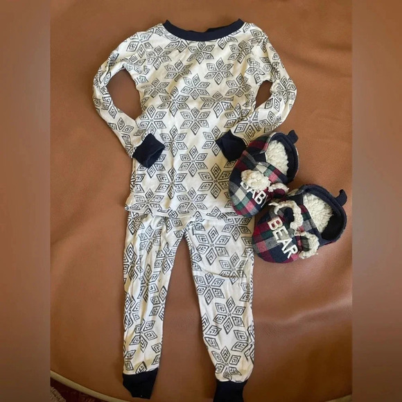 Burts bees Baby Christmas pajama and slippers - Picture 1 of 2